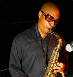 Jimmy er saxofonist